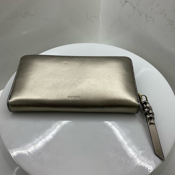 Fossil metallic zip around clutch wallet - Picture 2 of 6